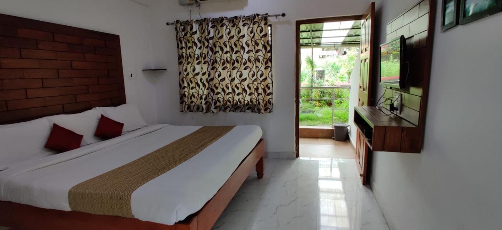 Hotel Mj Beach Resort Baga Exteriör bild