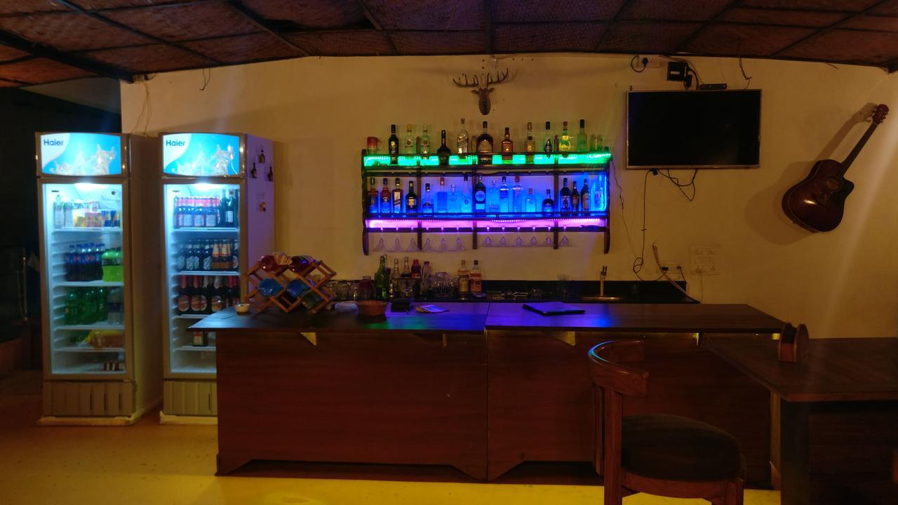 Hotel Mj Beach Resort Baga Exteriör bild
