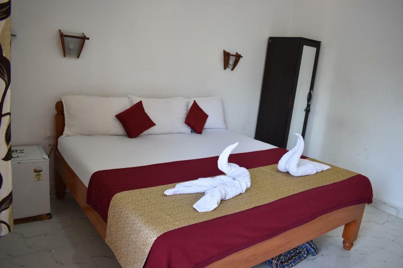 Hotel Mj Beach Resort Baga Exteriör bild