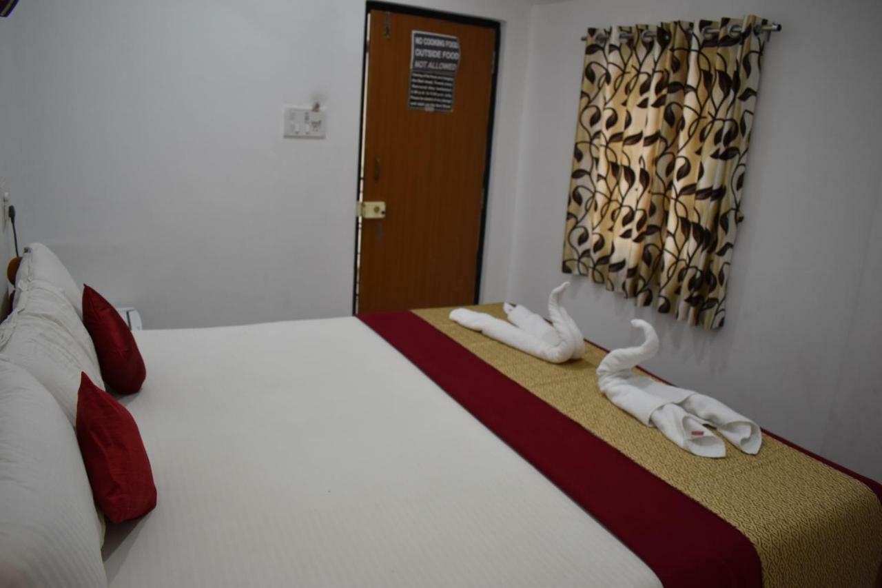 Hotel Mj Beach Resort Baga Exteriör bild
