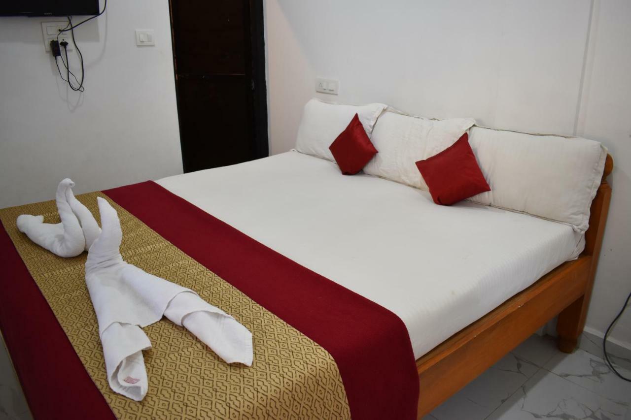 Hotel Mj Beach Resort Baga Exteriör bild
