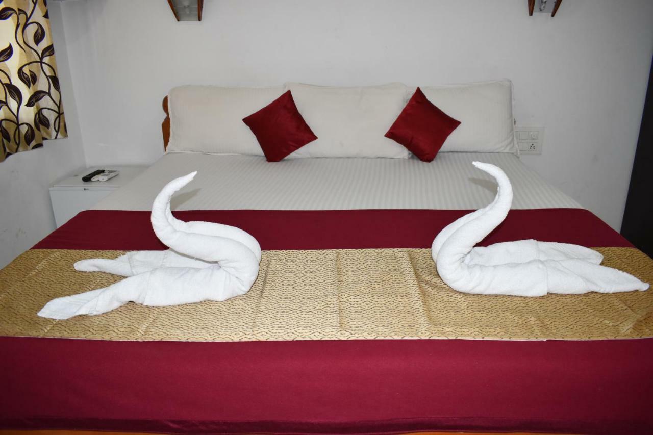 Hotel Mj Beach Resort Baga Exteriör bild