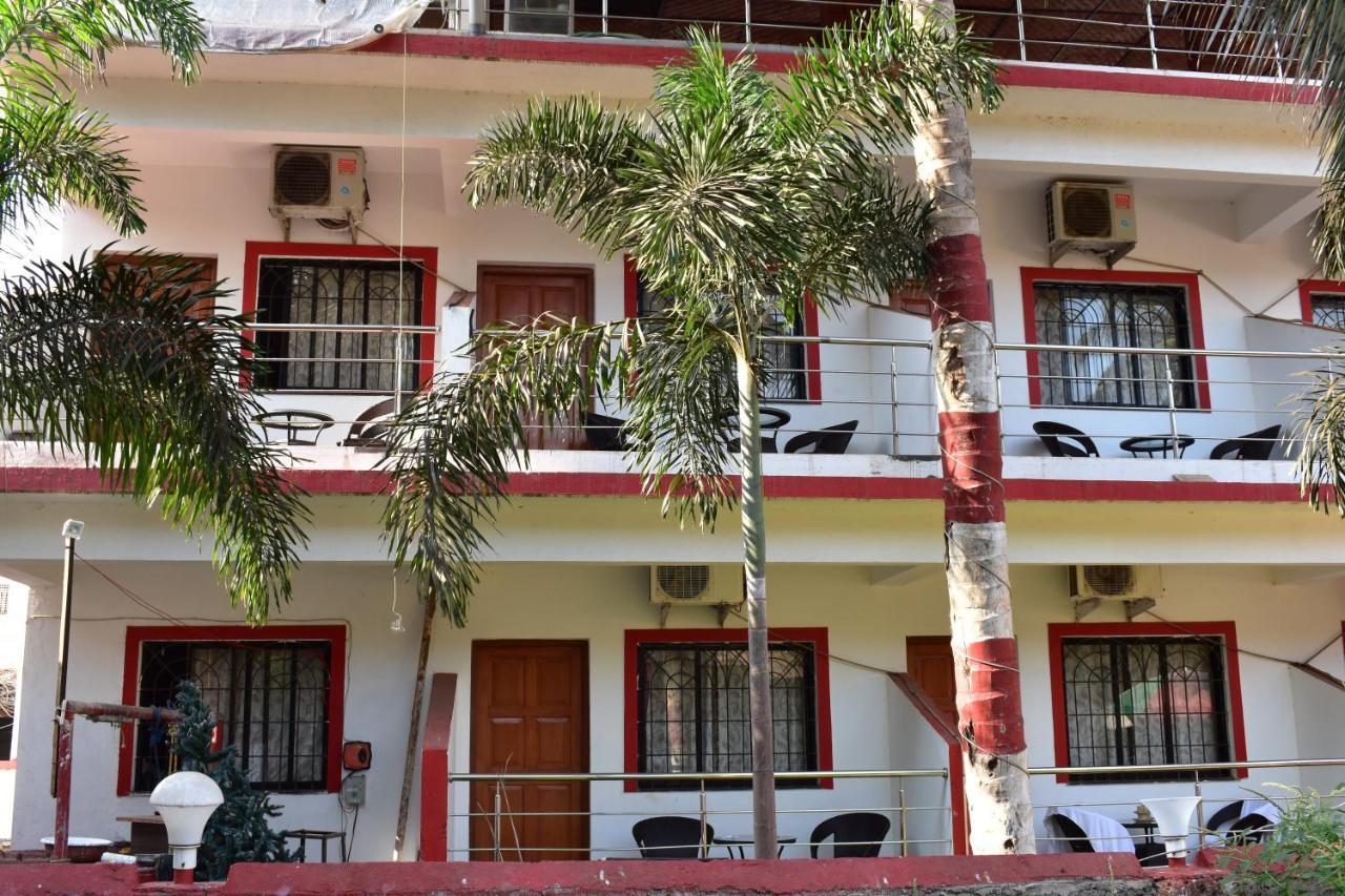 Hotel Mj Beach Resort Baga Exteriör bild