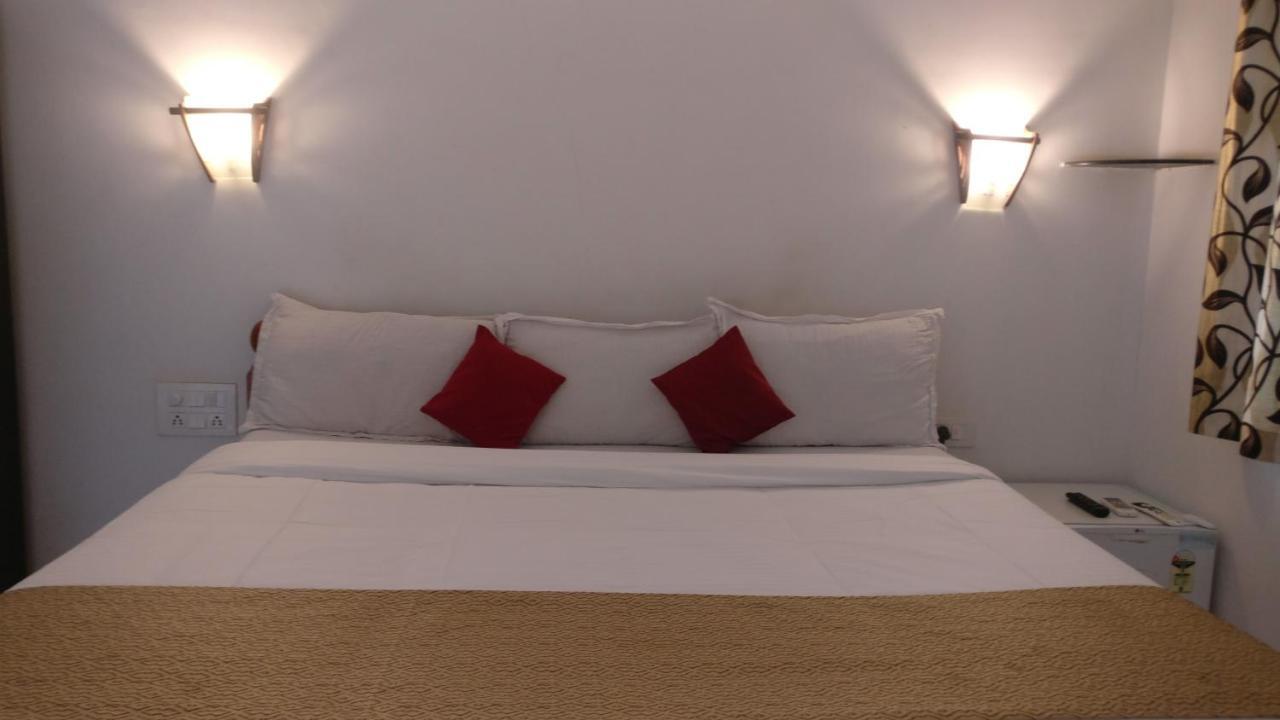 Hotel Mj Beach Resort Baga Exteriör bild
